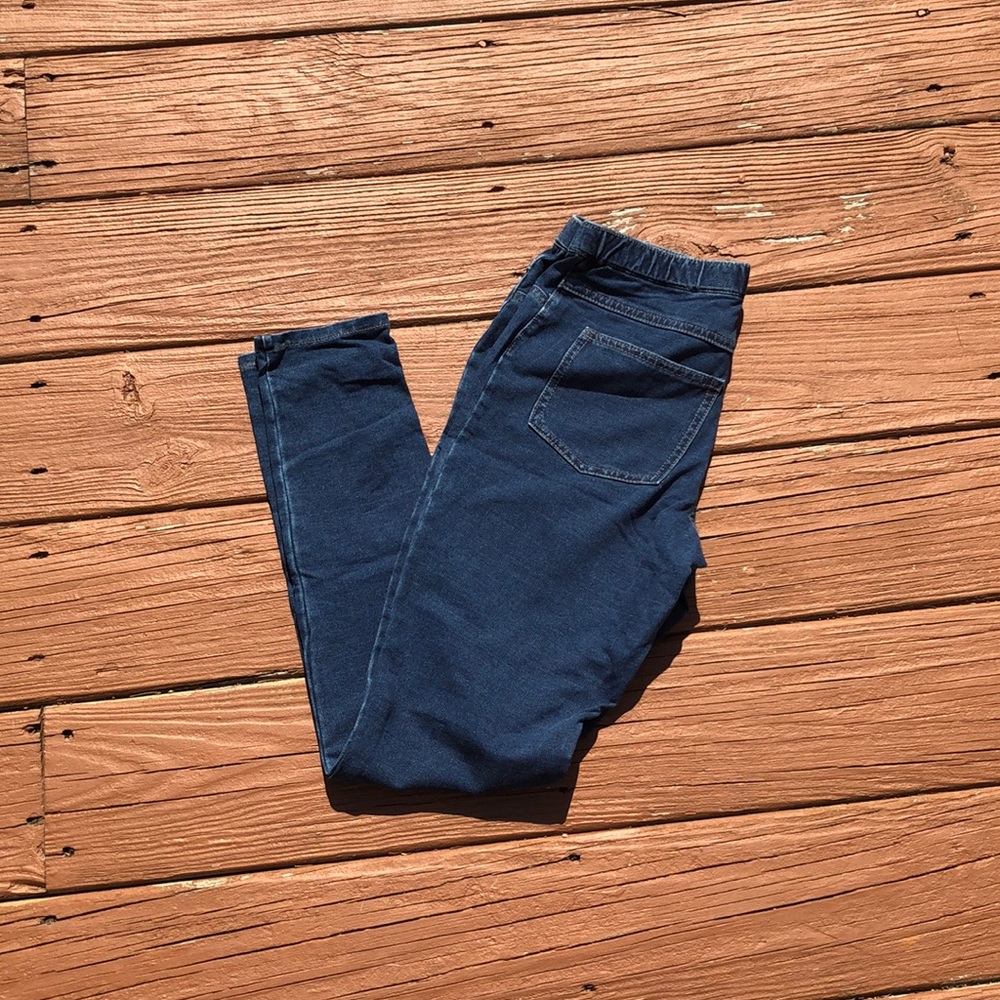 Jeggings with an elastic waist!